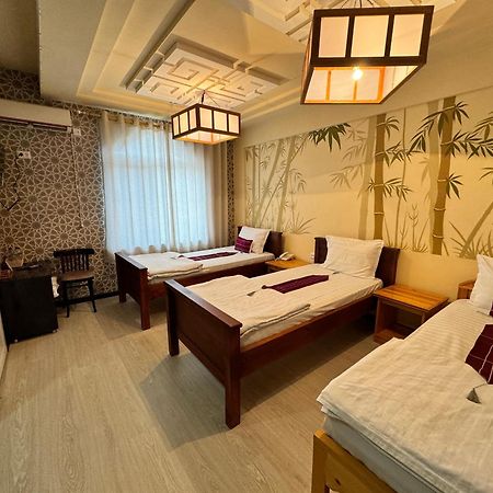 בוקורו Qamar Hotel מראה חיצוני תמונה