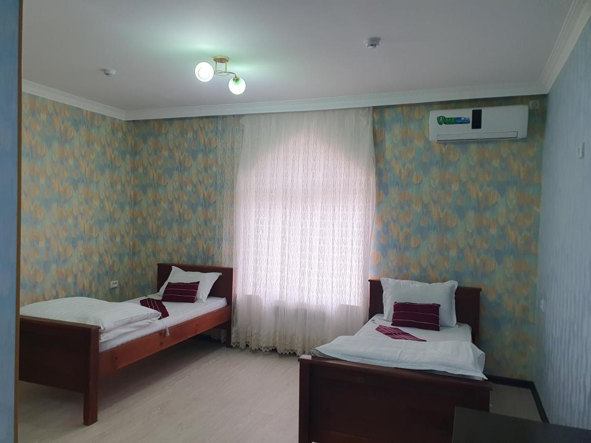 בוקורו Qamar Hotel מראה חיצוני תמונה
