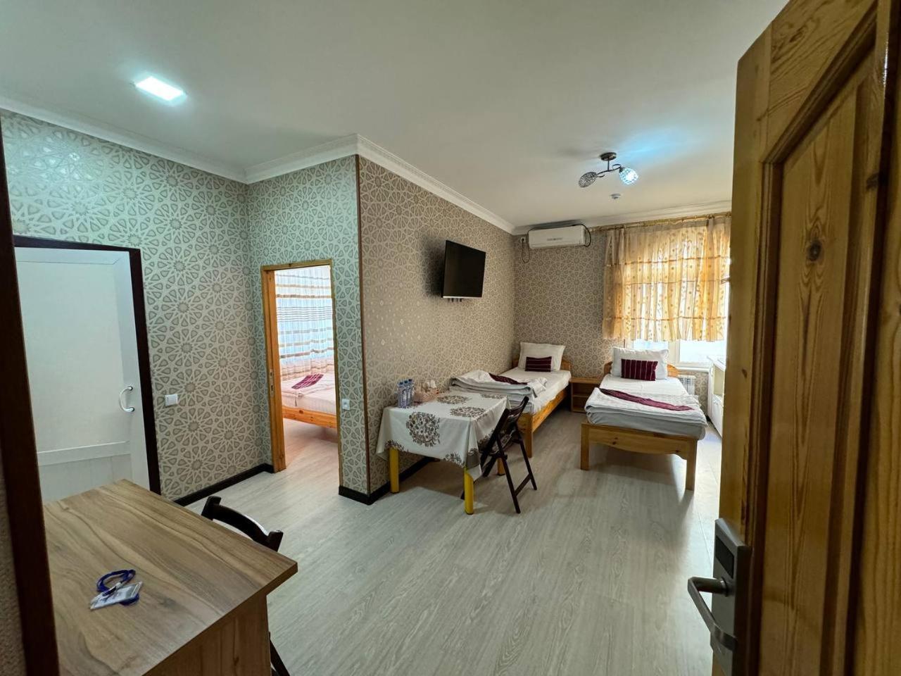 בוקורו Qamar Hotel מראה חיצוני תמונה